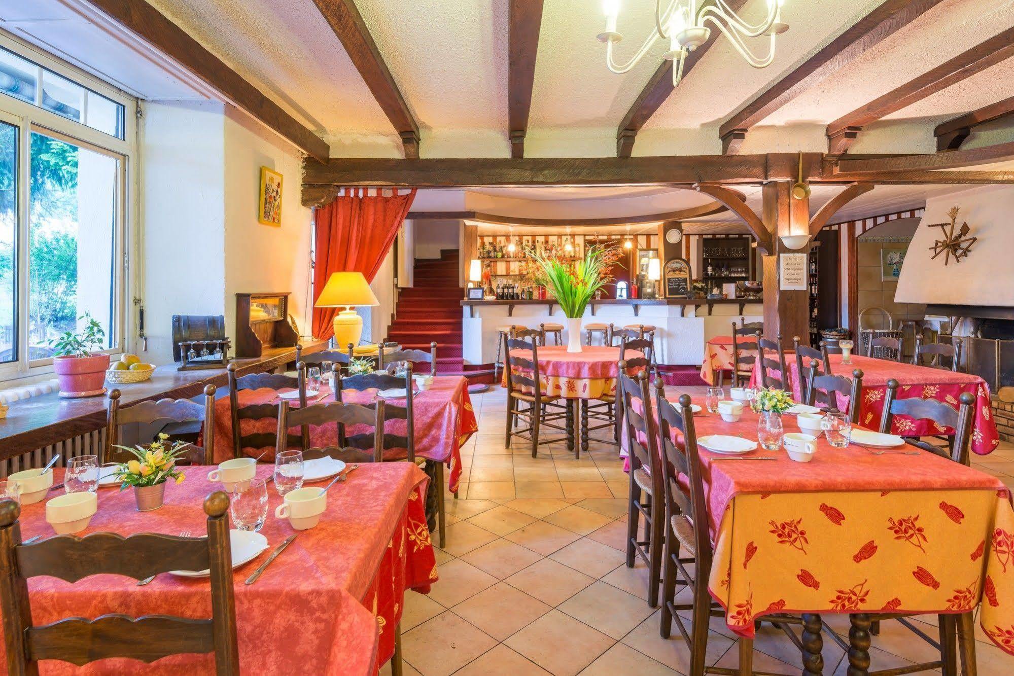 Hotel Logis Du Val D'aure 2*